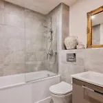 Retreat For 4 With Free Parking And Gym Access *