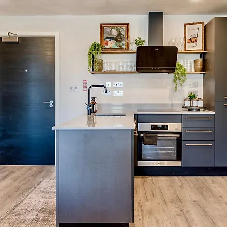 Retreat For 4 With Free Parking And Gym Access