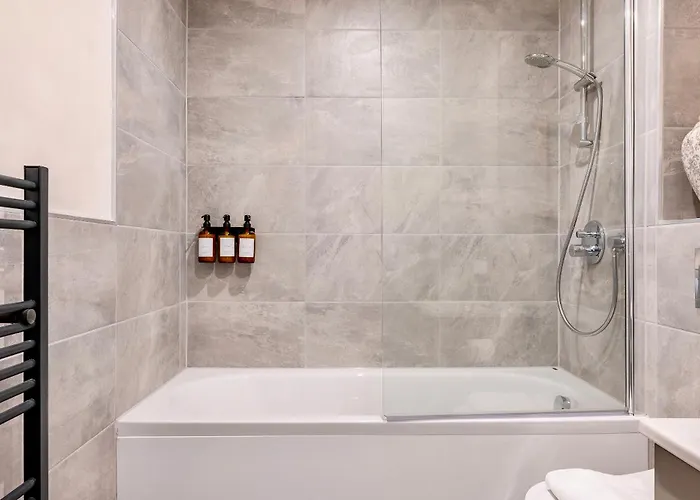 Apartament Retreat For 4 With Free Parking And Gym Access *