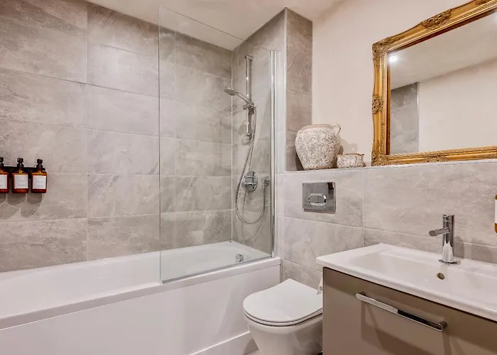 Retreat For 4 With Free Parking And Gym Access *