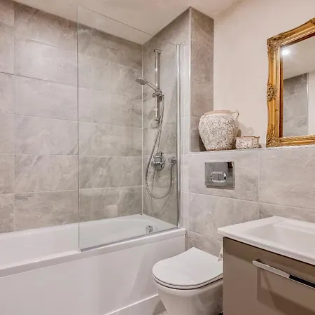 Retreat For 4 With Free Parking And Gym Access *