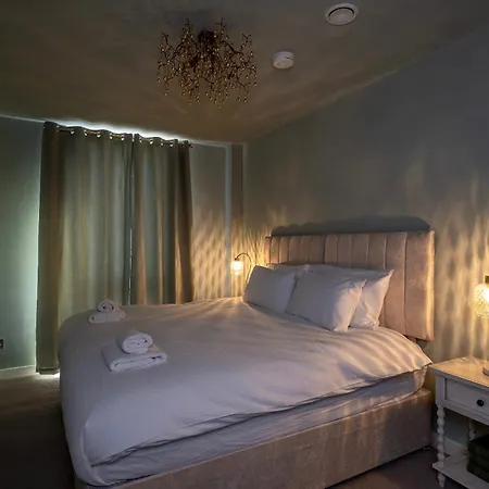 Retreat For 4 With Free Parking And Gym Access * 요크